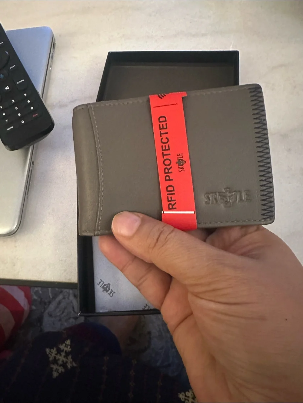 Elle Black Bi-Fold Key & Card Holder with Red Accent